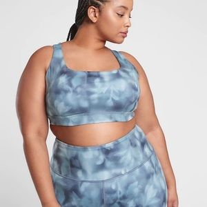 Athleta Exhale Printed Bra 
Serene Island 

Size 2X fits D/DD